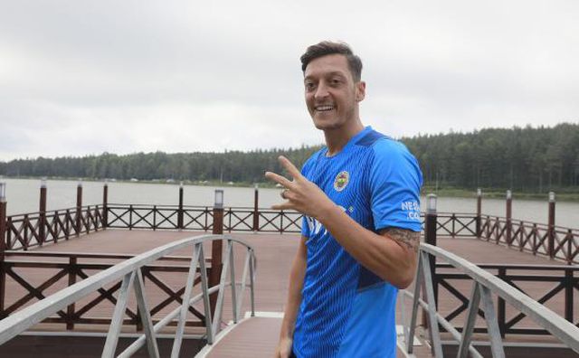 Mesut Özil hocasını öve öve bitiremedi: Pereira da bizim gibi hücum istiyor