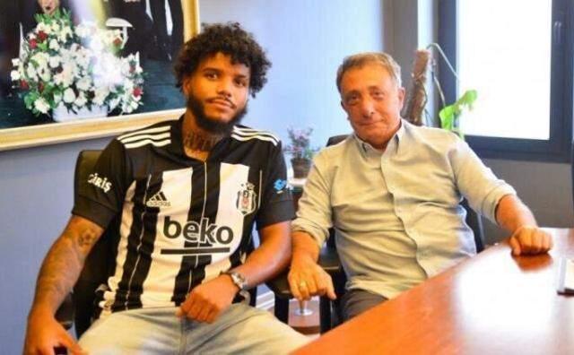 Ghezzal'ı Beşiktaş'a çağıran Rosier, bu paylaşımını ışık hızıyla kaldırdı