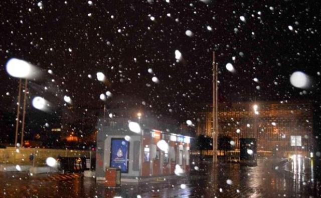 İstanbul'u etkisi altına alan kar yağışı, 5 gün daha devam edecek