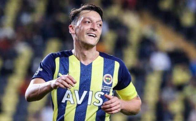 Mesut Özil isyan etti: Yok sayılmak beni çok kırdı