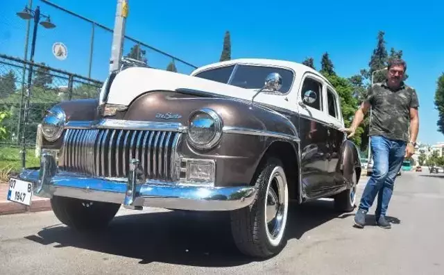 'Evladı gibi' gördüğü 75 yaşındaki otomobilini, 2 eve değişmedi