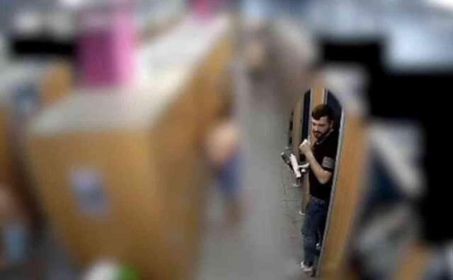 15 yaşındaki kızı soyunurken kayda alan gizli sapık güvenlik kameralarına yakalandı