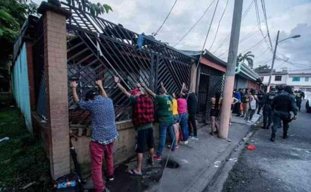 Netflix, İngiliz sunucu Holly Willoughby'nin Kosta Rika'da çekilecek şov programının yarışmacılarını çetelerden korumak için 1 milyon sterlin harcadı