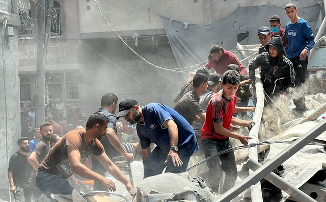 İsrail savaş uçakları Gazze'de hastane çevresini vurdu: 10'u çocuk, 10'u kadın 28 kişi can verdi