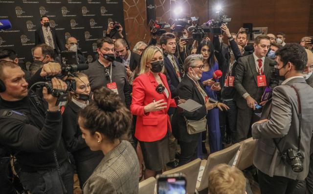 Ukraynalı gazeteciden Rus Bakan Lavrov'u sinirlendiren soru: Hastaneyi neden vurdunuz?