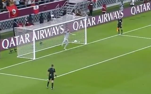 Bir değil iki değil! Dünya dans ederek penaltı kurtaran kaleciyi konuşuyor