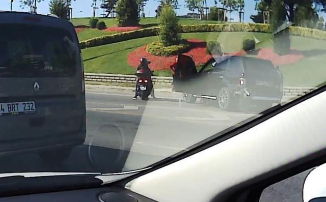 Makas atarak ilerleyen lüks araç sürücüsü, dakikalar sonra kaza yaptı