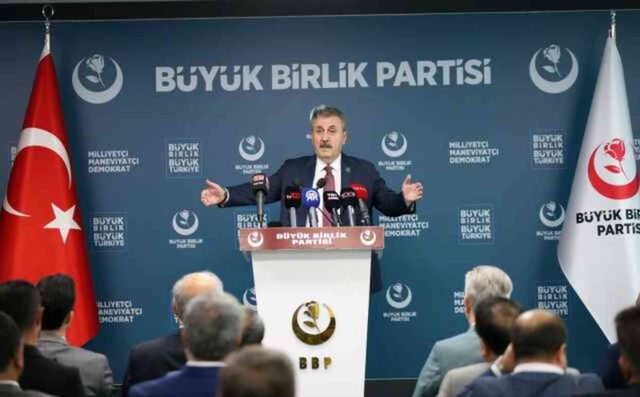 Destici'den kızıyla ilgili iddialara yanıt: TBMM'deki tüm personel hangi kanunla işe girdiyse evladım da aynı kanunla işe girdi