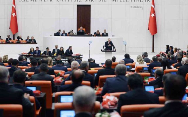 Ayağa kalkmayan CHP milletvekilleri kimler?