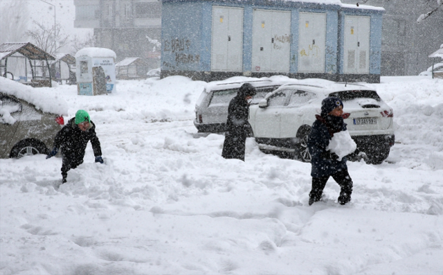 İstanbul'da kabus için saat verildi! 26 ilde okullar tatil, sayı sürekli artıyor