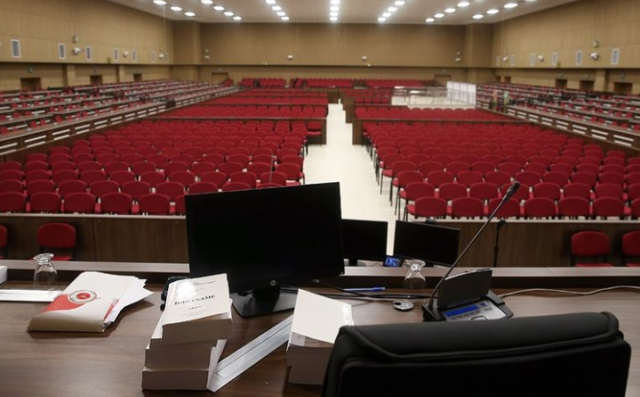 Savcı mı üstün hakim mi, savcı hakimden üstün mü?