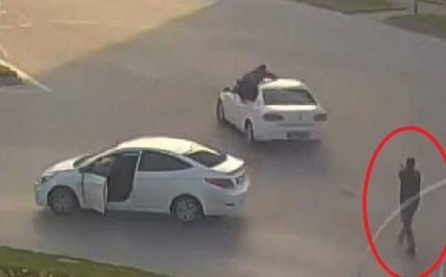 Uyuşturucu ile mücadelede başarı belgesi verilen narkotik polisi, 24 kilo eroinle yakalandı