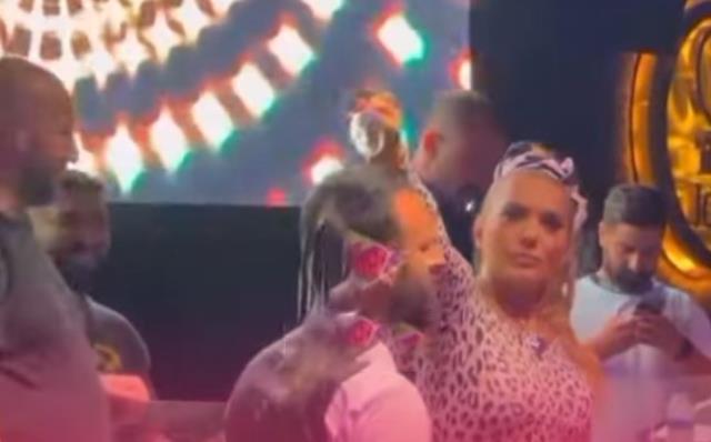 Demet Akalın, içki dökme olayının perde arkasını anlattı: Dökmemizi gurbetçi müşteriler istiyor