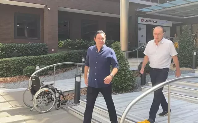 Hacı Sabancı, tekne kazası geçiren Ali Sabancı ve eşi hastanede ziyaret etti