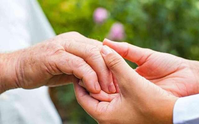 El titremesi neden olur, nasıl geçer? Ellerde titreme neyin belirtisi?