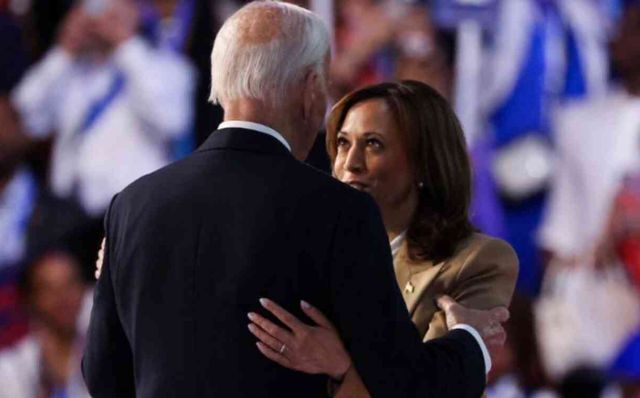 Joe Biden, Demokratik Ulusal Konvansiyon'da konuşma yaptığı sırada ağladı