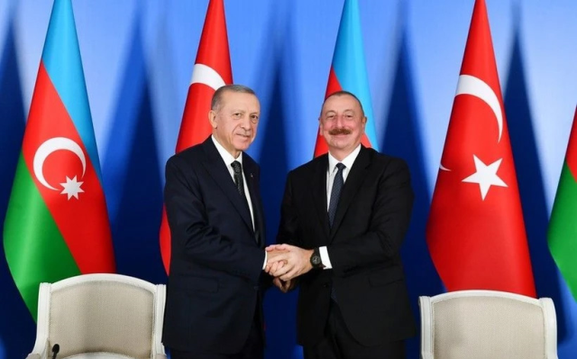 Aliyev: Türkiye de İsrail de bizim dostumuzdur