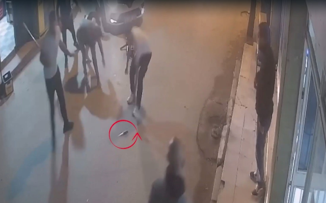 İzmir'de 1 kişinin öldüğü, 3 kişinin de yaralandığı saldırı güvenlik kamerasında