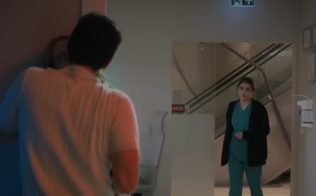 Öpüşme sahnesi ve kaza! Hayal Köseoğlu gelen tepkilere sert çıktı