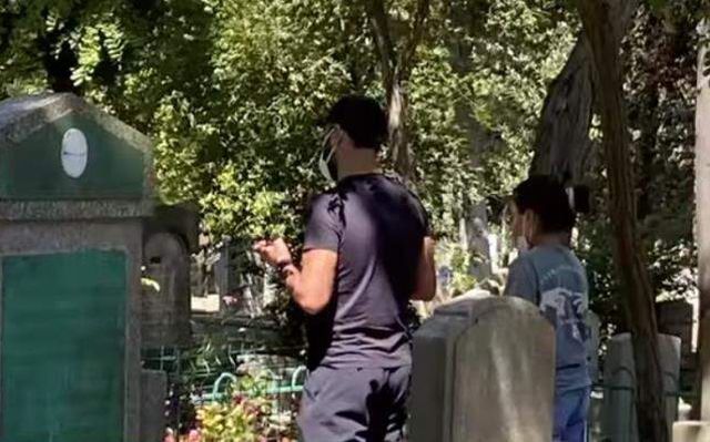 Kardeşinin ölümüyle yıkılan Alişan, mezar ziyaretine 'Artık kızım' dediği yeğeniyle gitmesi herkesi hüzne boğdu