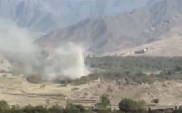 Macron'un Afganistan açıklamalarına tepki olarak Fransız askerlerinin eski görüntüleri gündem oldu