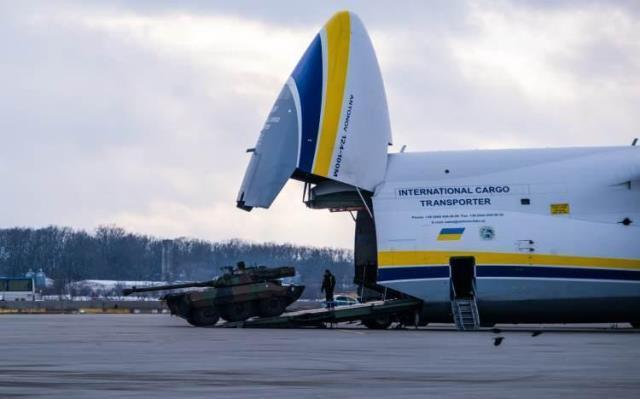 Boris Johnson verdiği sözü tuttu! İngiliz tanklar Ukrayna sınırında