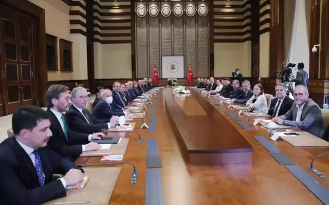 Fotoğraf Bilim Kurulu toplantısından! Erdoğan 'Maskeleri çıkarın' dedi, profesör kararından dönmedi