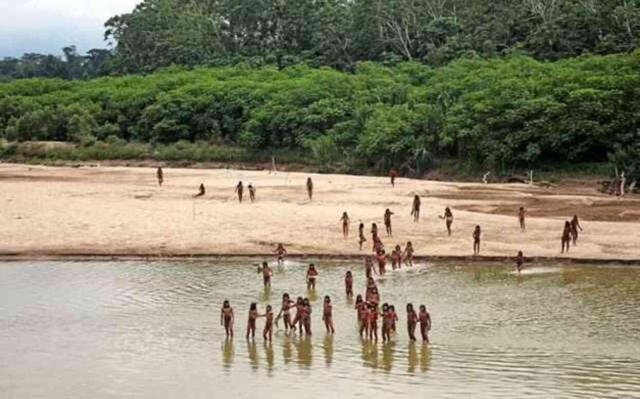 Dış dünya ile hiçbir bağlantısı olmayan Mashco-Piro kabilesinin üyeleri, Peru ormanlarında kameralar tarafından görüntülendi