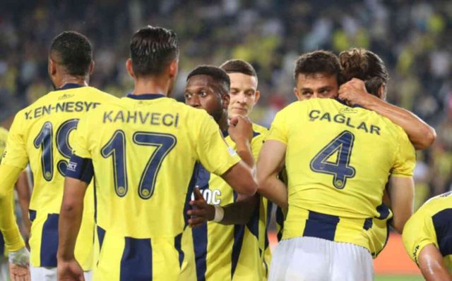 Fenerbahçe Manchester United maçı ilk 11'i! Fenerbahçe'nin MANU maçı 11'i belli oldu mu, ilk 11'de kimler var?