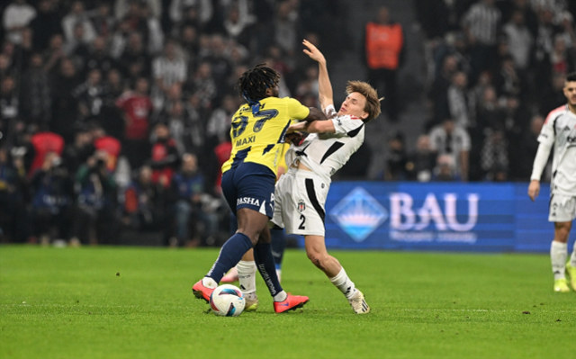 Herkes bu pozisyonu tartışıyor: Kırmızı kart mı, değil mi?