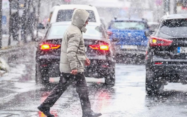 3 ile kuvvetli kar uyarısı! Meteoroloji İstanbul için de tarih verdi