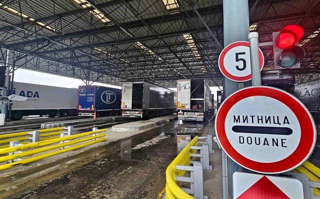'Çikolata var' dedi, içinden servet çıktı! Türkiye'ye girerken yakalandı