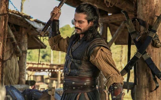 Set çalışanlarına küfür ettiği söylenen Burak Özçivit'in ifadesi ortaya çıktı