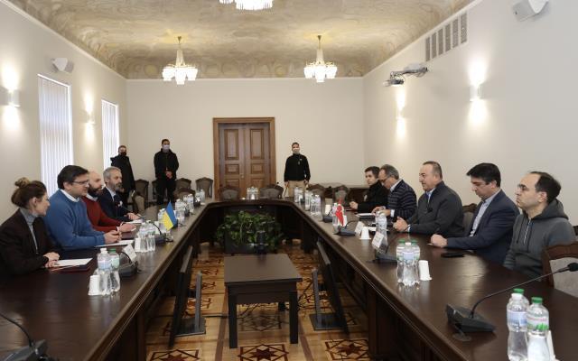 Son Dakika! Dışişleri Bakanı Çavuşoğlu, Ukraynalı mevkidaşı Kuleba ile görüştü: İki liderin bir araya gelme olasılığı var