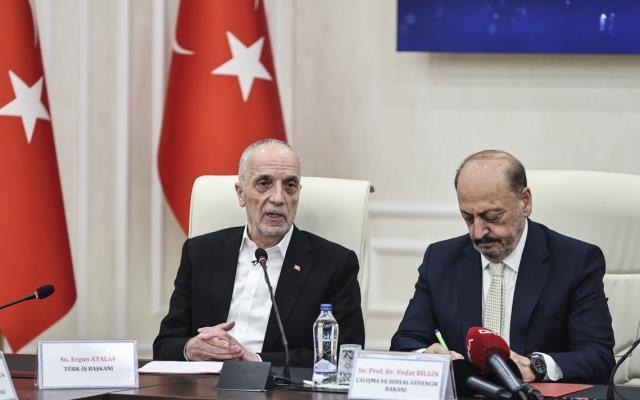 Son Dakika: Asgari ücrete ara zammın belirleneceği toplantı için işçi, işveren ve hükümet temsilcileri bir araya geldi