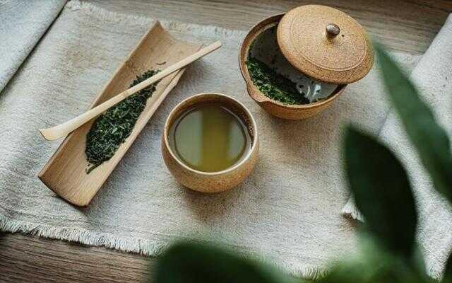 Yeşil çayın faydaları neler? Yeşil çay zayıflatır mı? Yeşil çay nasıl demlenir? Yeşil çayın zararı var mı?