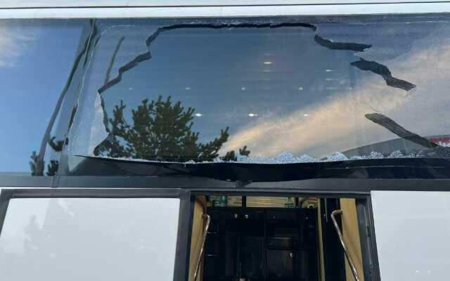 İmamoğlu'na Erzurum mitinginde taşlı saldırı: Seyreden polisler, vali, emniyet müdürü bizde sizi seyrediyoruz