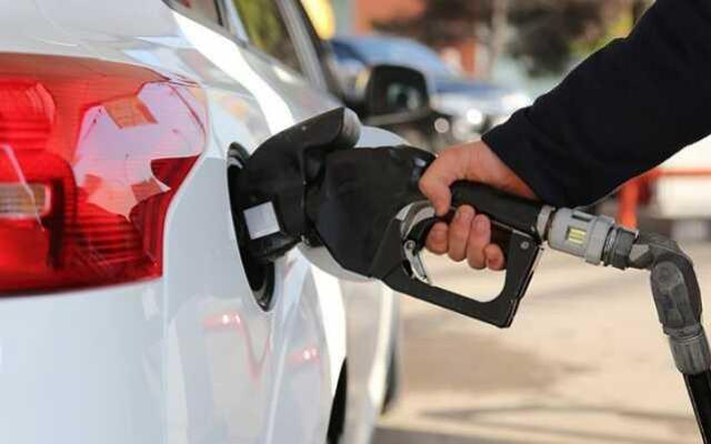 Benzine indirim var mı? 6 Ekim benzin fiyatları düştü mü, ne kadar oldu? Motorin, benzin indirim geldi mi?