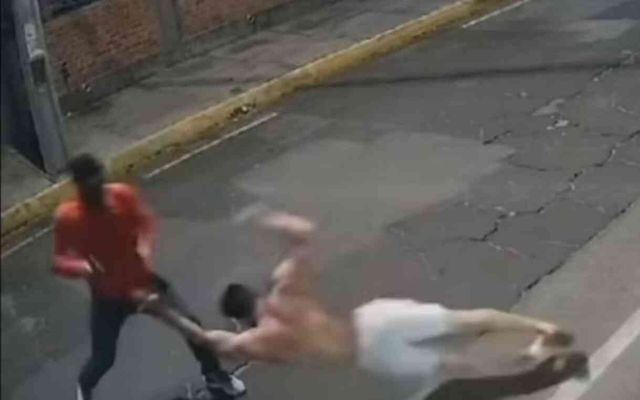 Spor eğitmeni, evinin önünde bir polis memuru tarafından öldürüldü