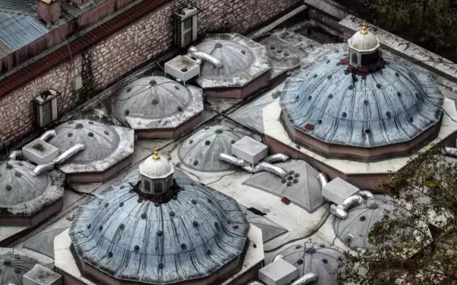 Mimar Sinan'ın kemiklerini sızlatacak görüntüler: Göbek taşında dansöz, hamam tasında yemek