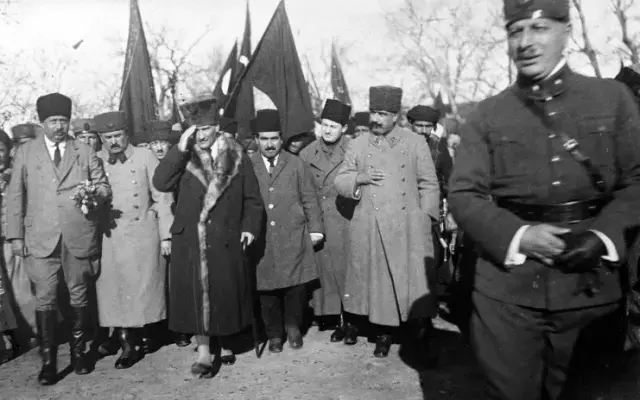 Cumhuriyetimizin kurucusu Ulu Önder Mustafa Kemal Atatürk'ün ebediyete intikalinin üzerinden 87 yıl geçti