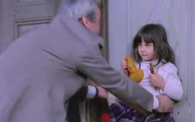 32 Yıl Önce Çekilen Çıplak Vatandaş'da Oynayan Çocuk Oyuncu Burçin Terzioğlu Çıktı