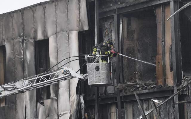 İtalya'da özel uçak bir binanın üzerine düştü: 1'i çocuk 8 kişi yaşamını yitirdi