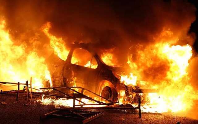 Fransa'daki polis karşıtı protestoda 31 gözaltı