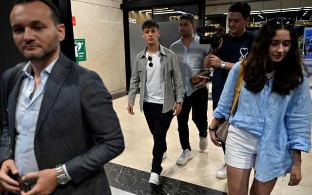 Arda Güler, Madrid'de! Uçak 2,5 saatlik rötar sonrasında şehre iniş yaptı