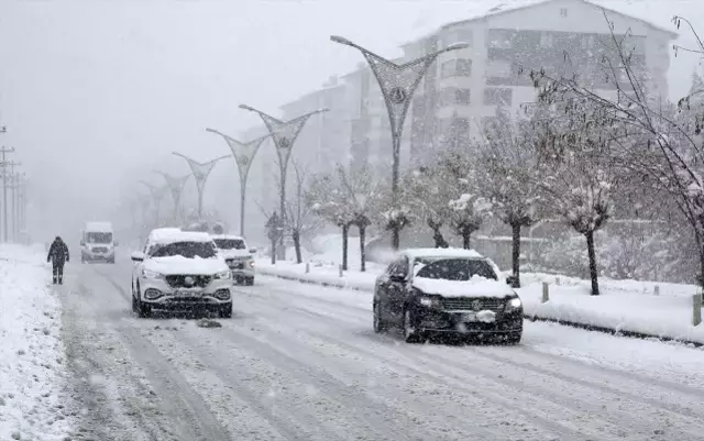 İstanbul'da kabus için saat verildi! 26 ilde okullar tatil, sayı sürekli artıyor