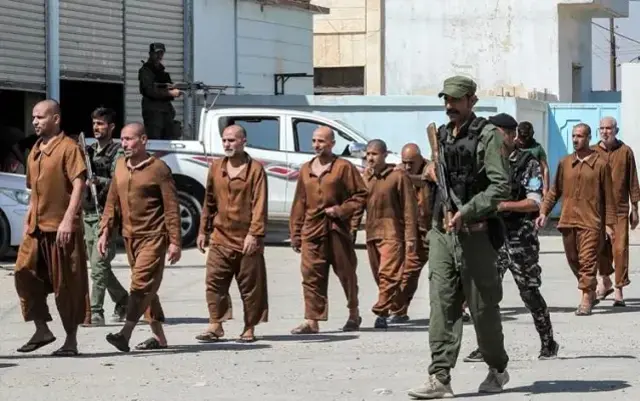 Irak, tutuklu DEAŞ'lılar için PKK/YPG ile mutabakat arayışında