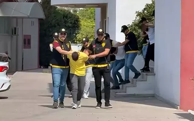 Soygun paralarını odaya döküp say say bitiremediler