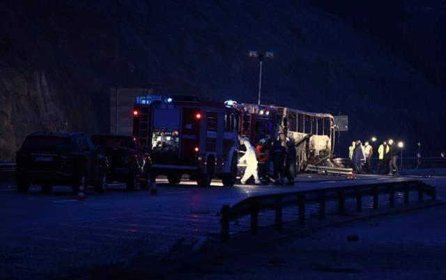 Son dakika! Bulgaristan'da bariyere çarparak alev alan yolcu otobüsünde en az 46 kişi yanarak öldü