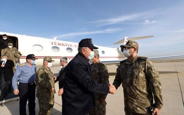 Suriye'nin skandal bildirisinden sonra Hulusi Akar ve komutanlardan Hatay'da gövde gösterisi